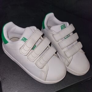 Toddler Adidas size 8.5 stan smith